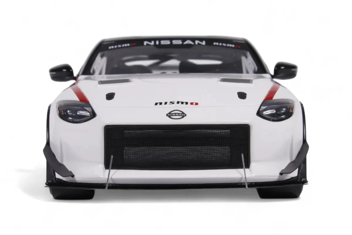 Otto 2022 Nissan 400 Z GT4 White w/ Red Trim 1:18 - Image 6