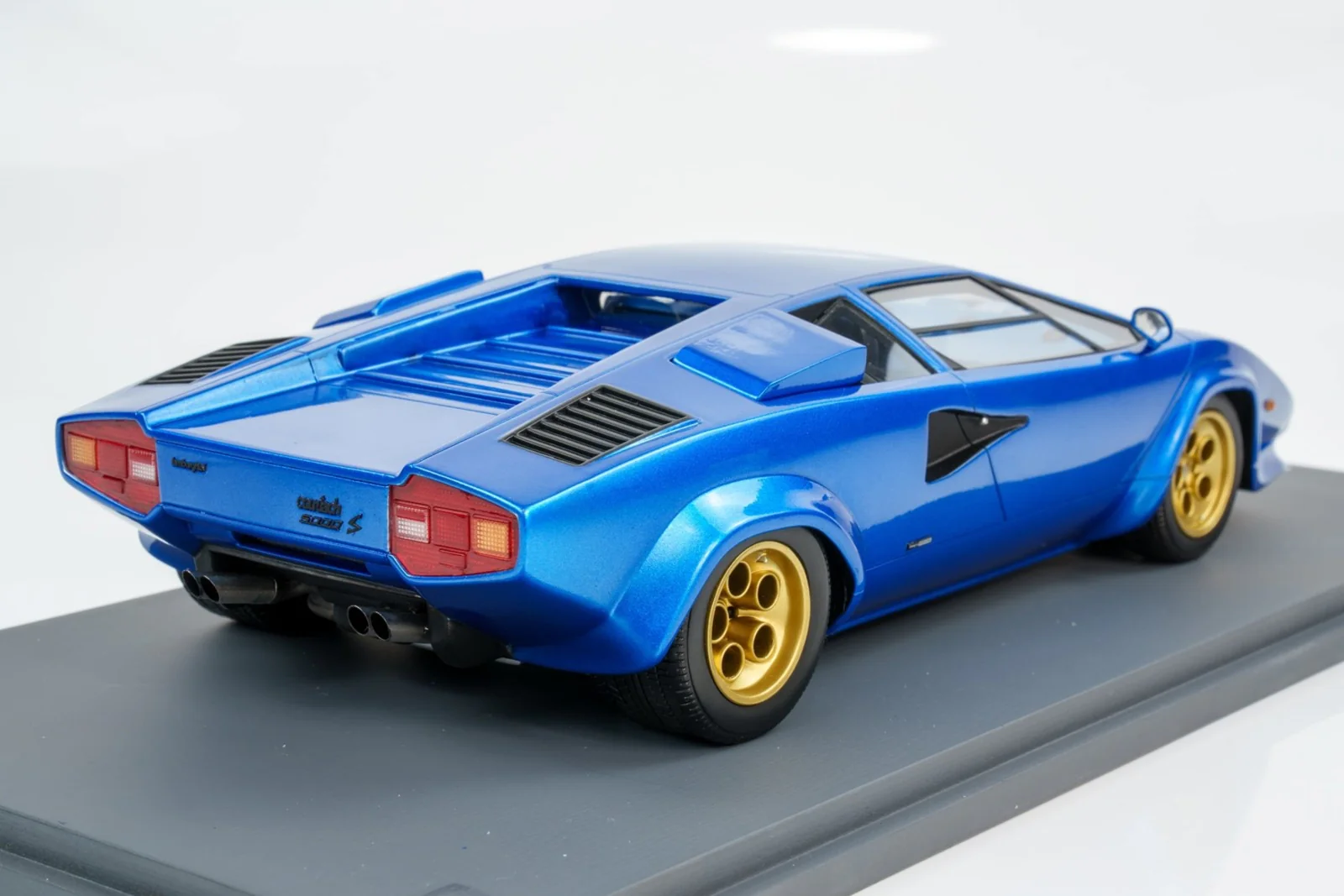 Schuco 1979 Lamborghini Countach LP400S Blue w/ Gold Wheels 1:18 - Image 3