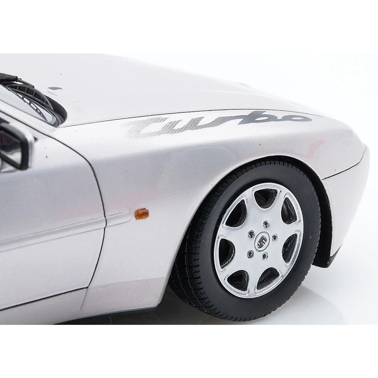 Schuco Porsche 944 Turbo Cup (Turbo S) Street Car Silver Metallic 1:18 Resin - Image 6