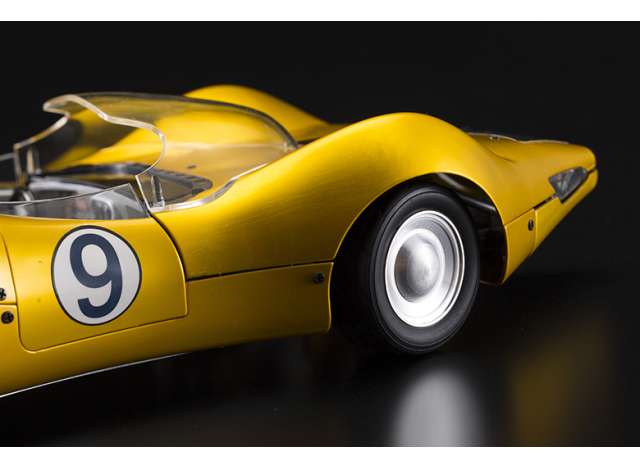 Schwyn Haas Hamilton Speed Racer #9 Shooting Star Yellow 1:18 - Image 4