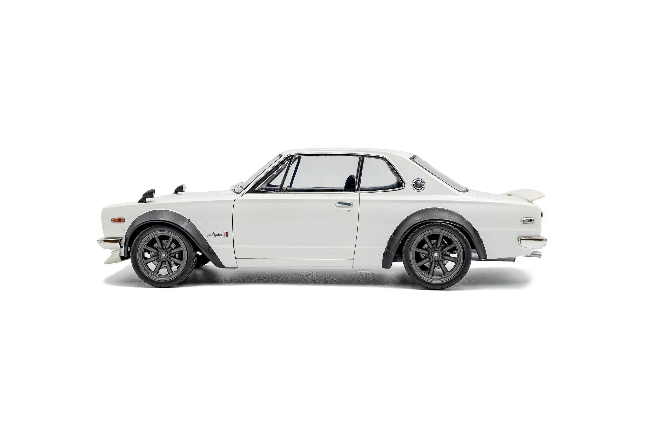 Solido 1970 Nissan Skyline (C10) Hakosuka White 1:18 - Image 2