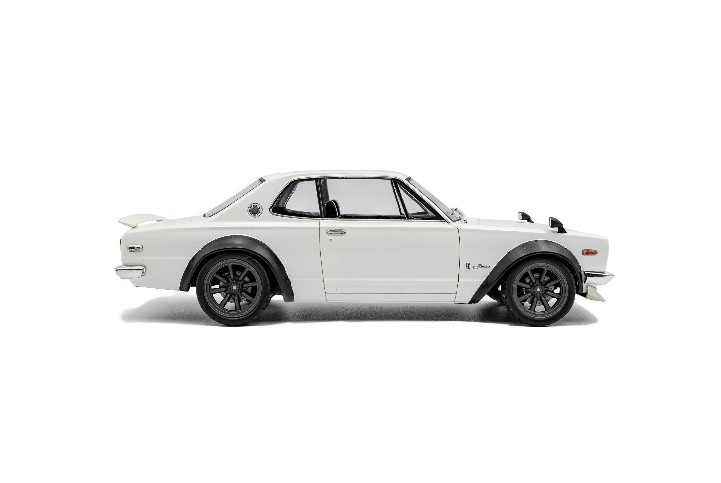 Solido 1970 Nissan Skyline (C10) Hakosuka White 1:18 - Image 5
