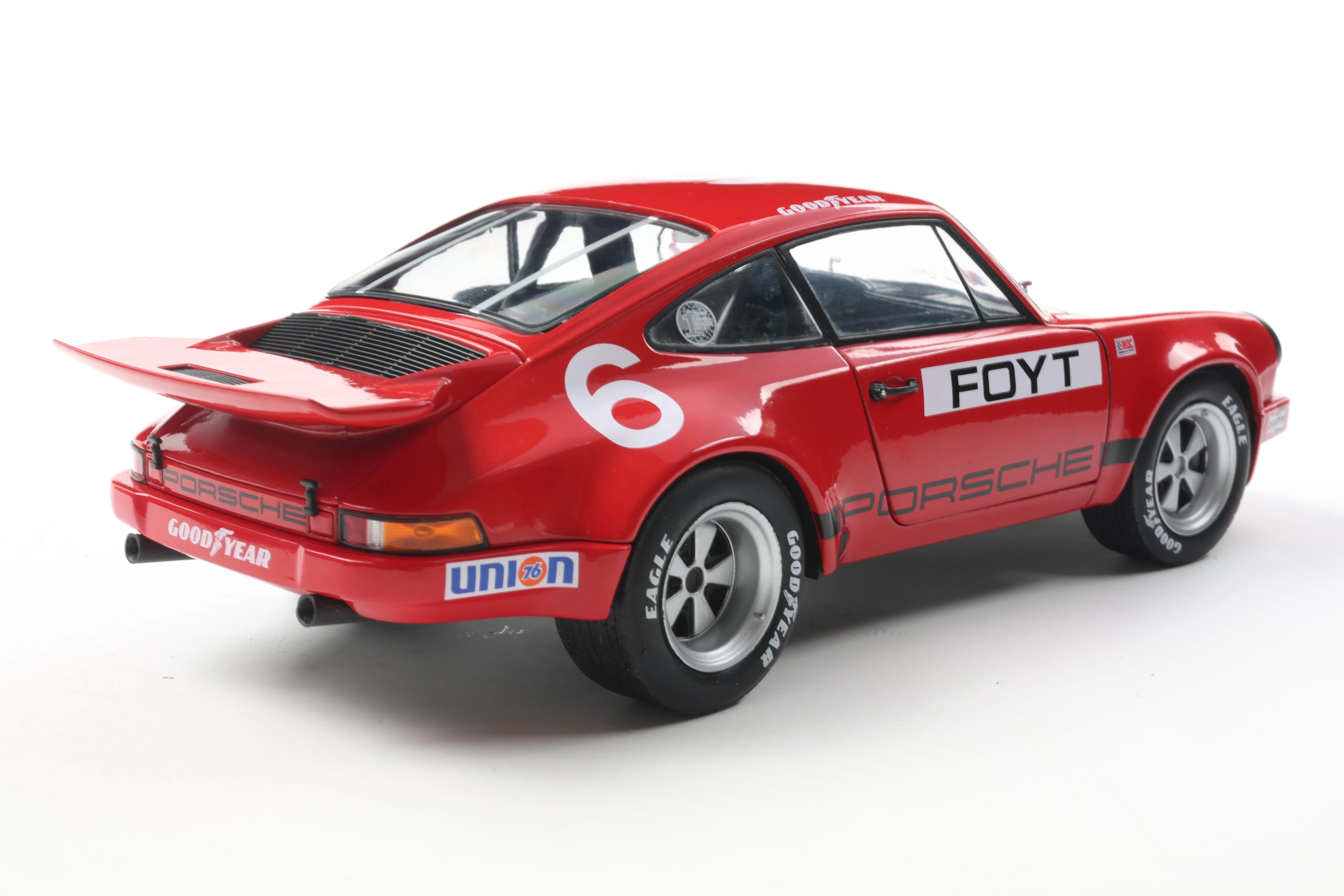 Solido 1974 Porsche 911 RS 3.0L #6 IROC Daytona Red Foyt 1:18 - Image 2