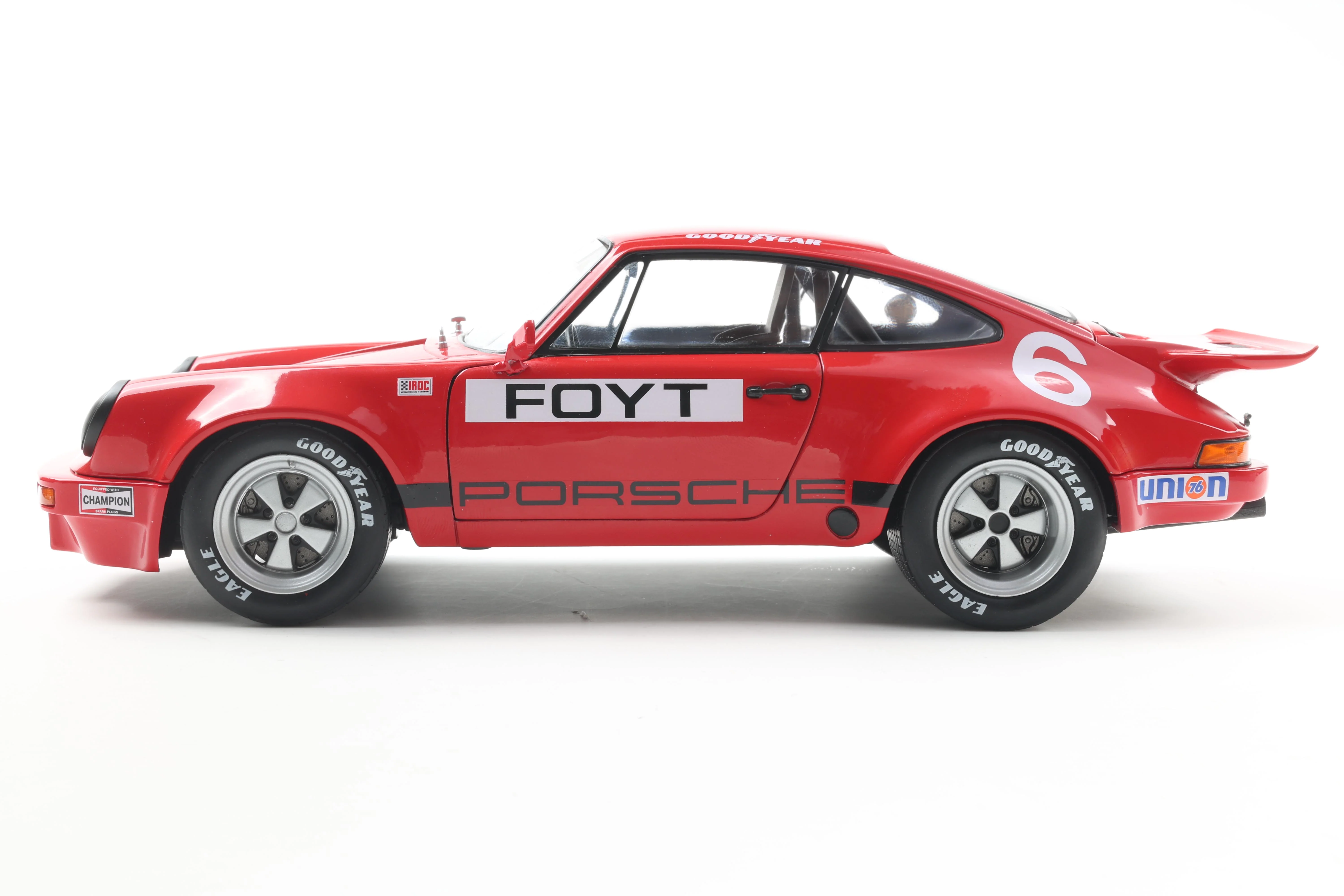 Solido 1974 Porsche 911 RS 3.0L #6 IROC Daytona Red Foyt 1:18 - Image 3