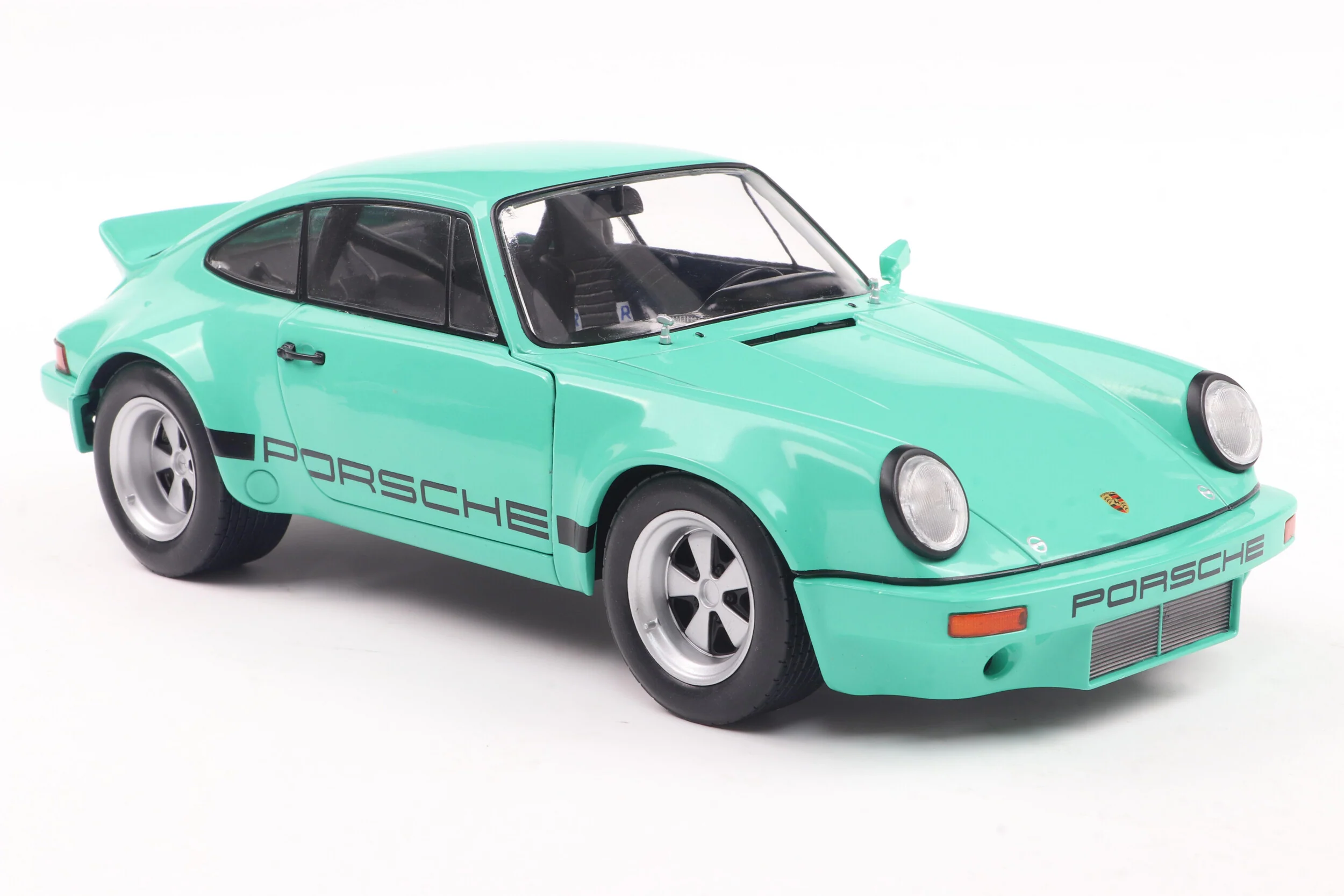 Solido 1974 Porsche 911 RS 3.0L Coupe IROC Daytona Green 1:18 - Image 7