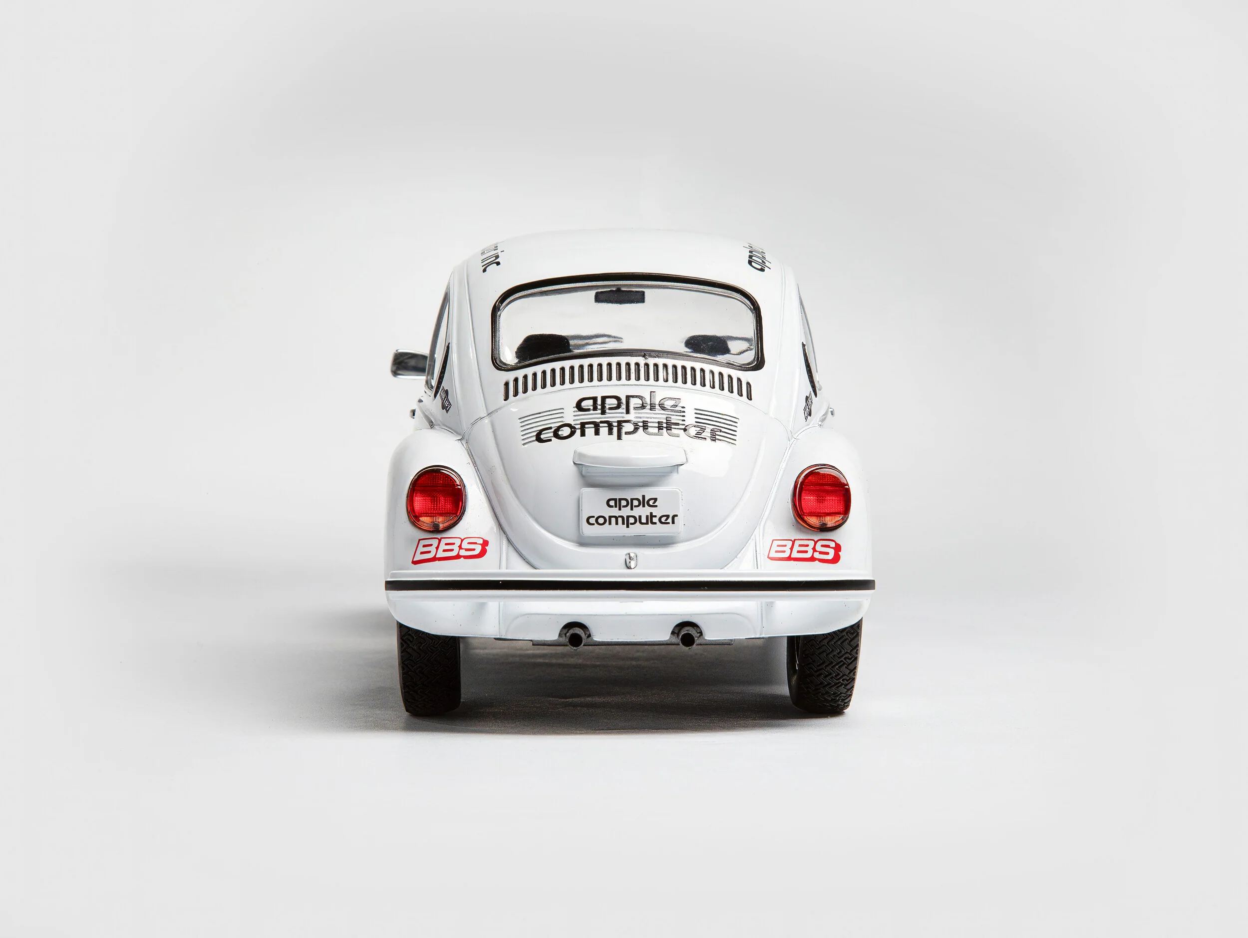Solido 1975 Volkswagen Beetle 1303 K3 Tribute #9 White 1:18 - Image 3