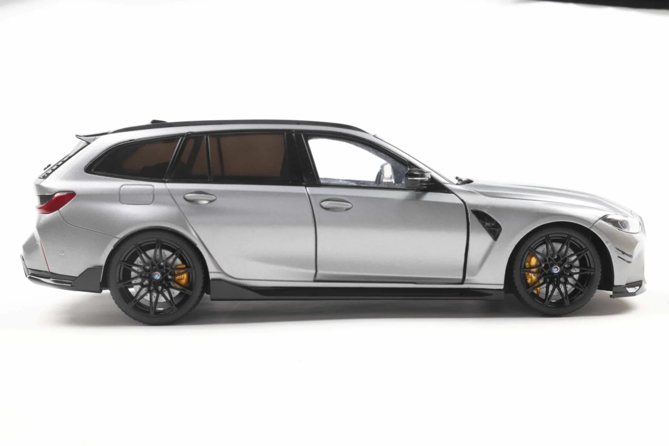 Solido 2024 BMW M3 M-Performance G81 Touring Wagon Frozen Pure Grey Metallic 1:18 - Image 3