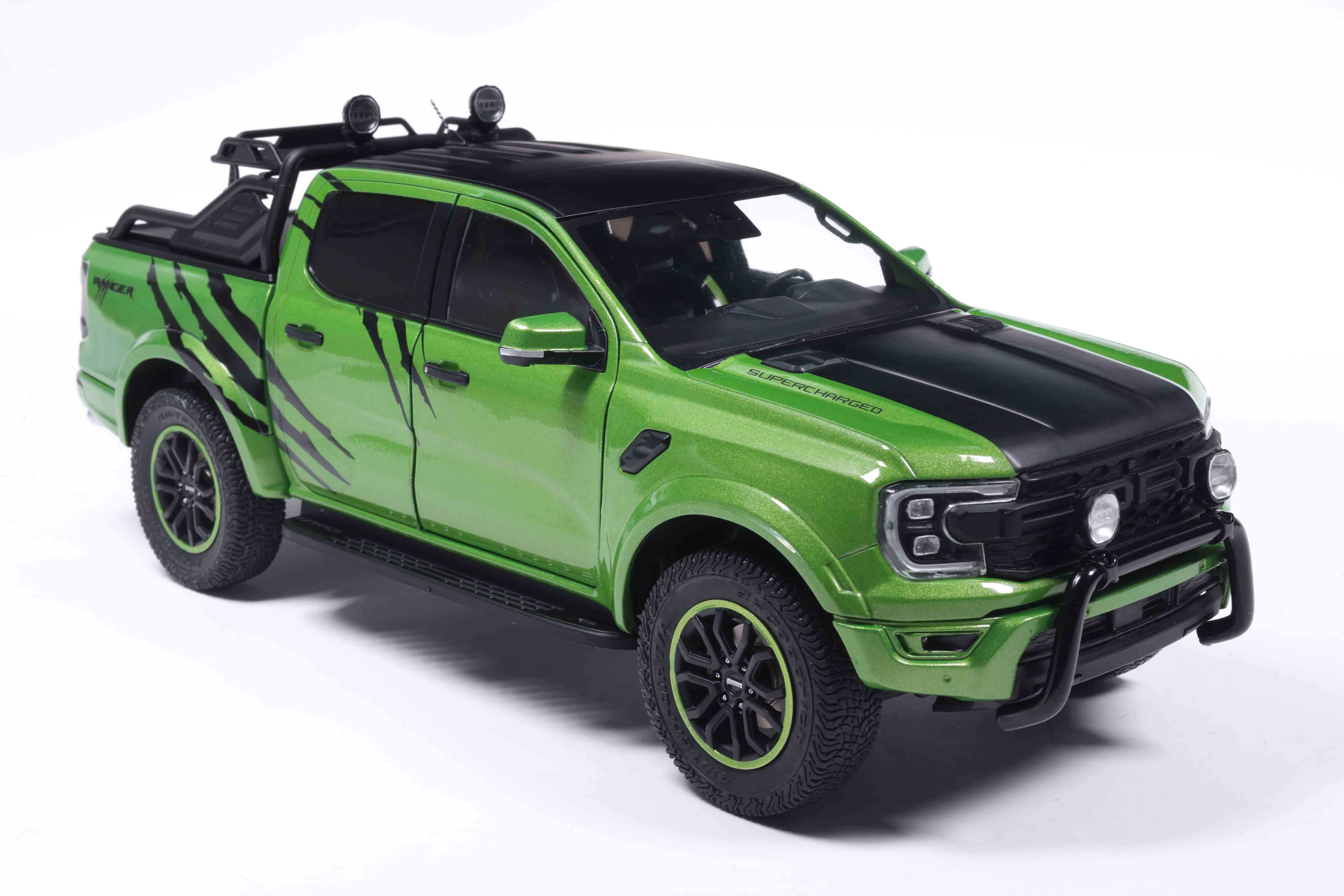 Solido 2024 Ford Ranger Raptor Crew Cab Pickup Truck Green Metallic 1:18 - Image 7