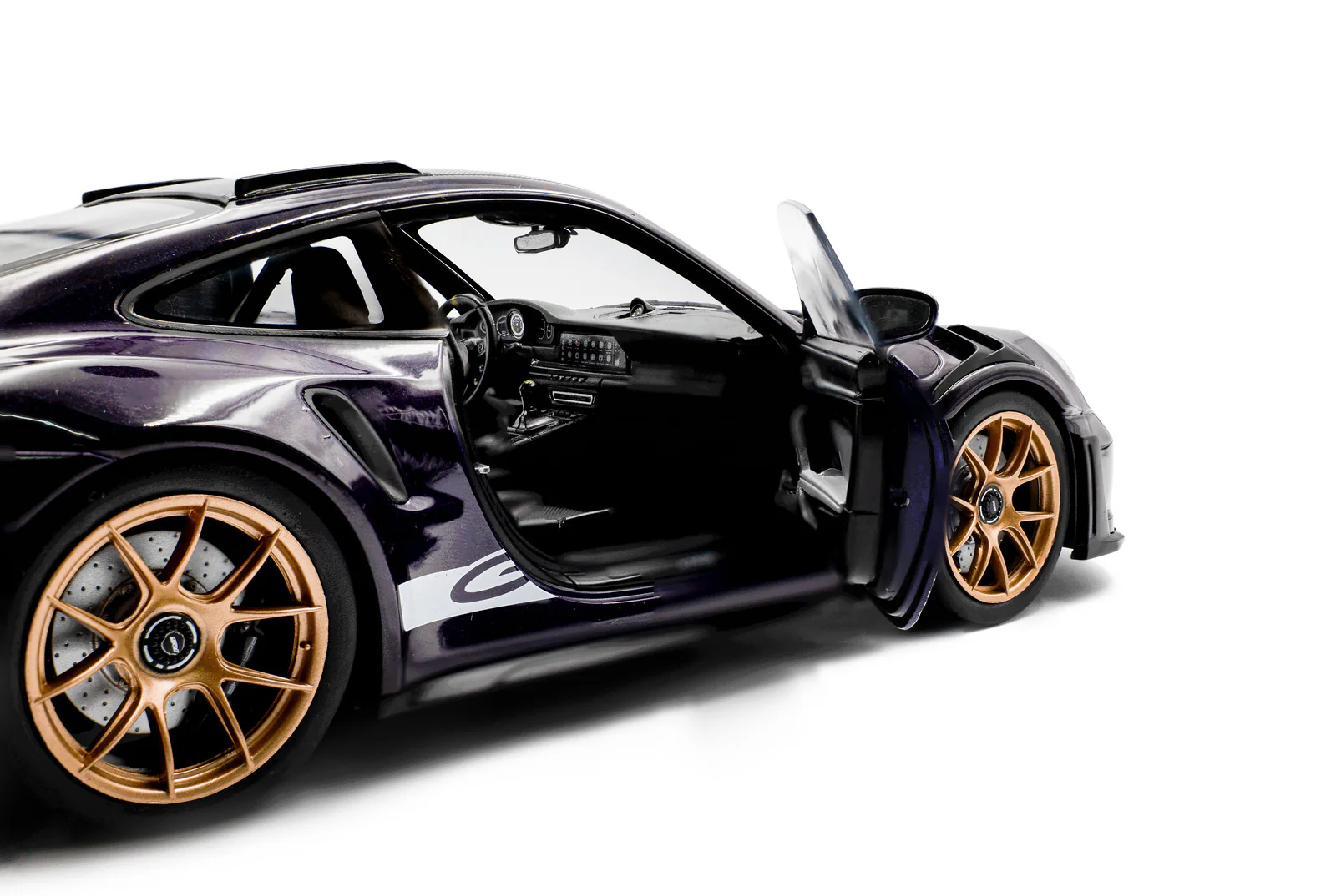 Solido 2024 Porsche 911 992 GT3 RS Weissach Pack Purple Ultraviolet 1:18 - Image 8