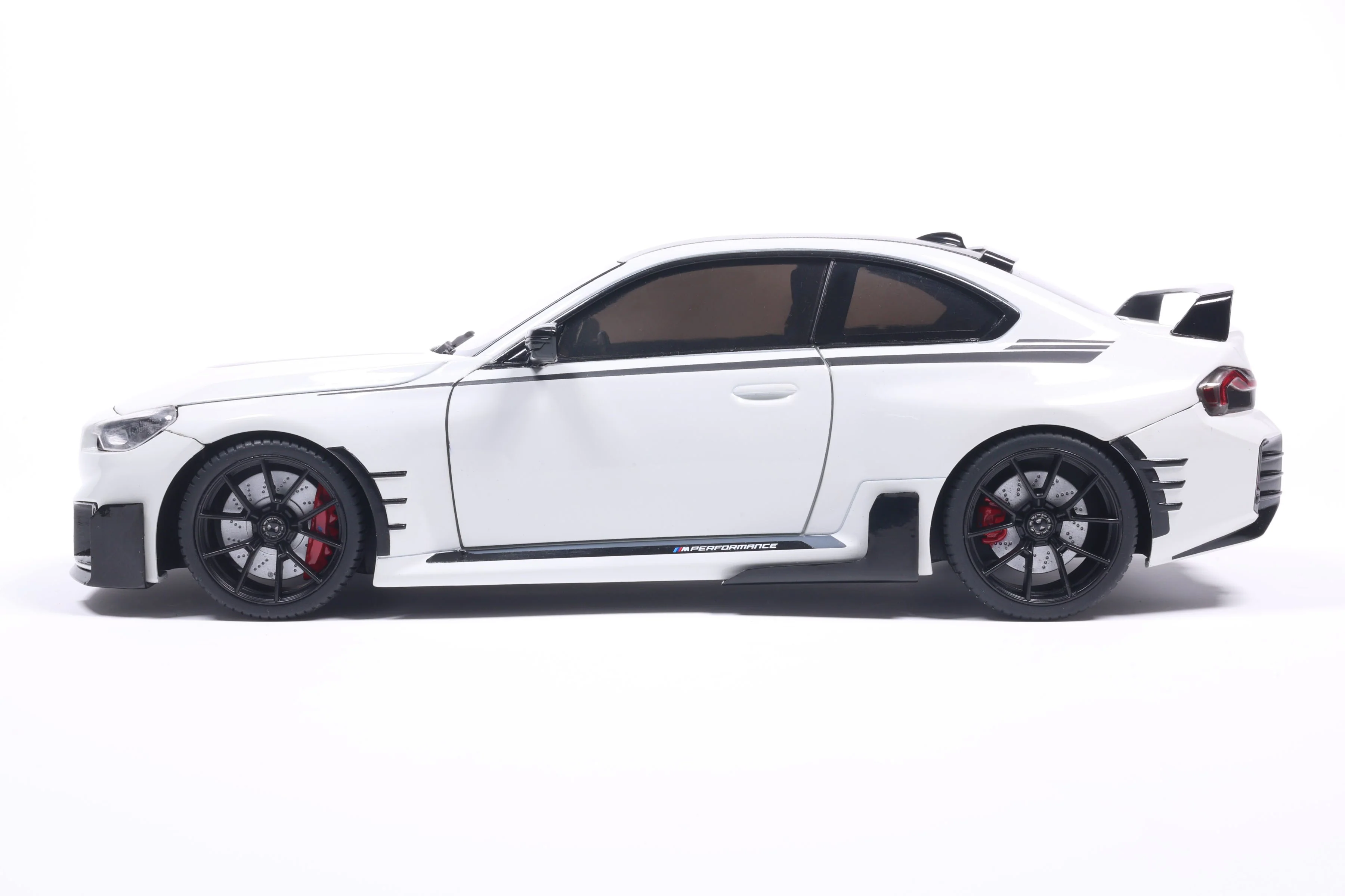 Solido 2025 BMW M2 M-Performance G87 Alpinweiss (Alpine White) 1:18 - Image 3