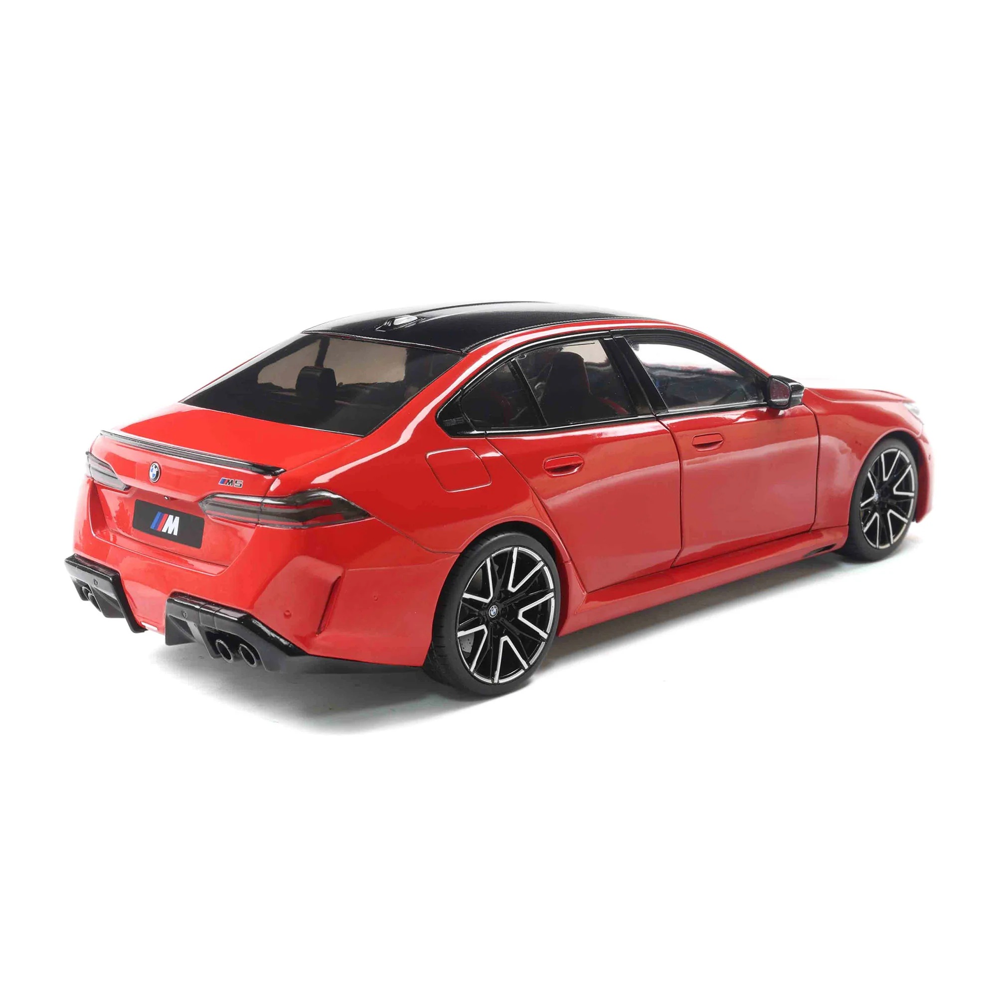Solido 2025 BMW M5 (G90) Fire Red 1:18 - Image 2