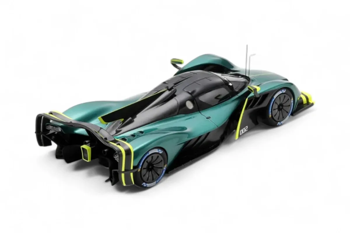 Spark-Model 2022 Aston Martin Valkyrie AMR Pro Green 1:18 - Image 2