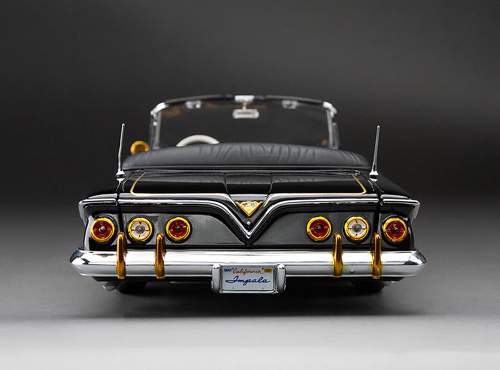 Sun-Star 1961 Chevy Impala Open Convertible Lowrider w Movable Suspension Black w/ Gold Wheels 1:18 - Image 6