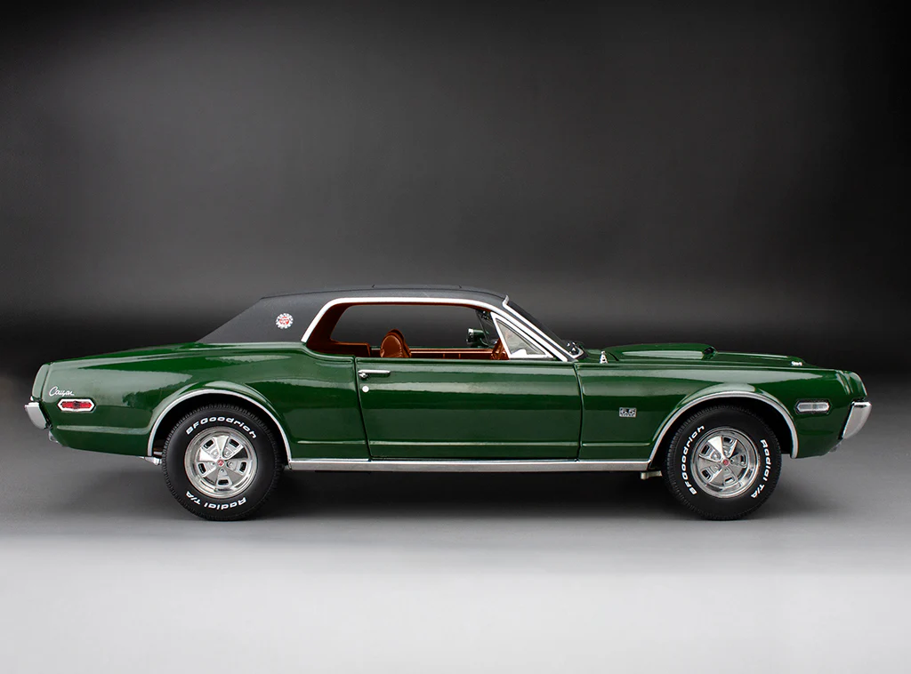 Sun-Star 1968 Mercury Cougar XR7G Coupe August Green 1:18 - Image 3
