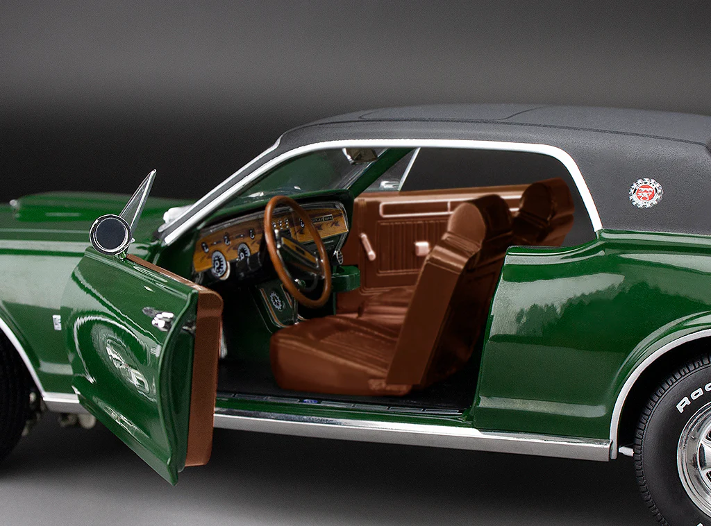 Sun-Star 1968 Mercury Cougar XR7G Coupe August Green 1:18 - Image 4