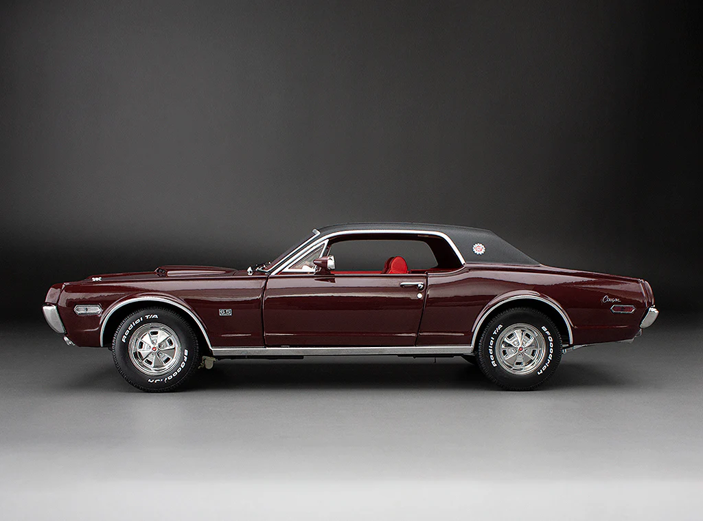 Sun-Star 1968 Mercury Cougar XR7G Coupe Cherry Red 1:18 - Image 2