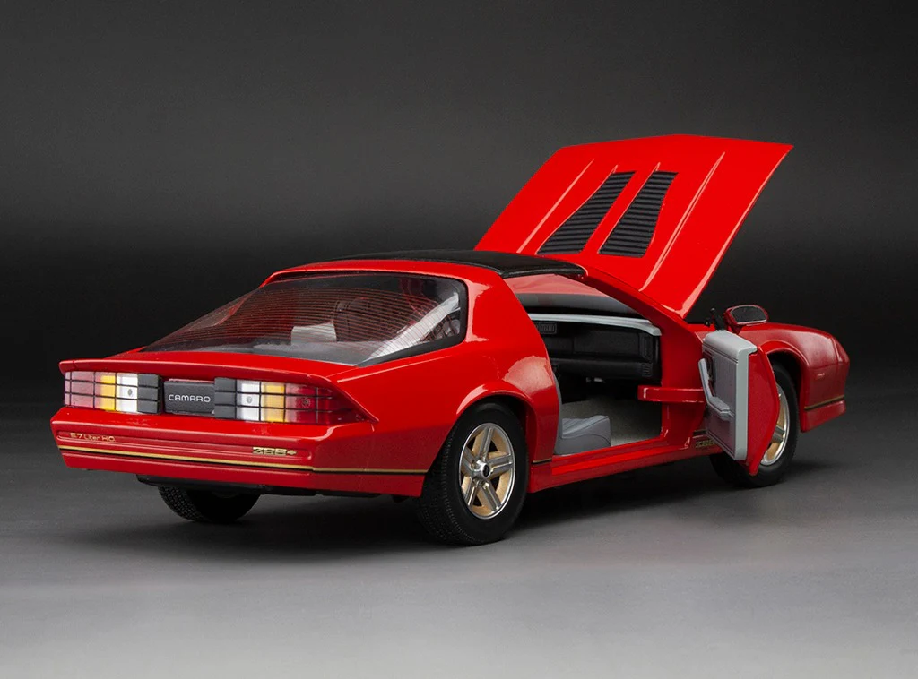 Sun-Star 1985 Chevy Camaro IROC-Z Red 1:18 - Image 10