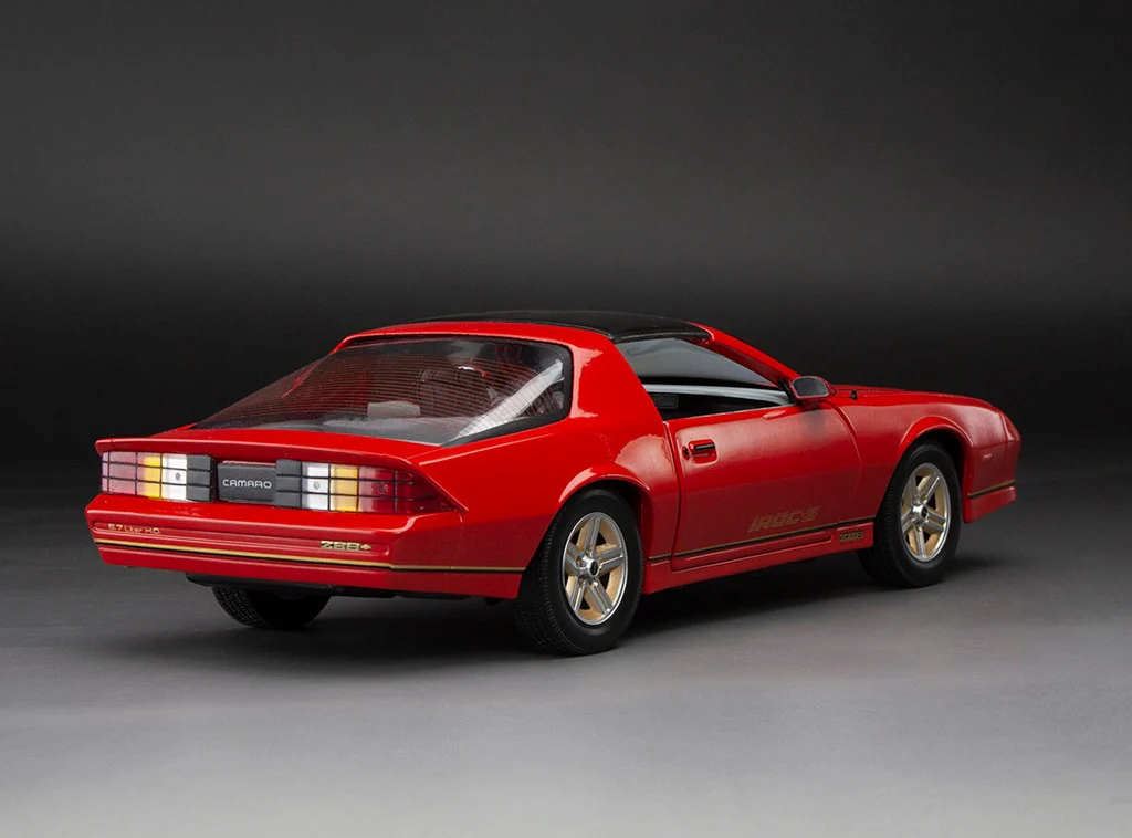 Sun-Star 1985 Chevy Camaro IROC-Z Red 1:18 - Image 3