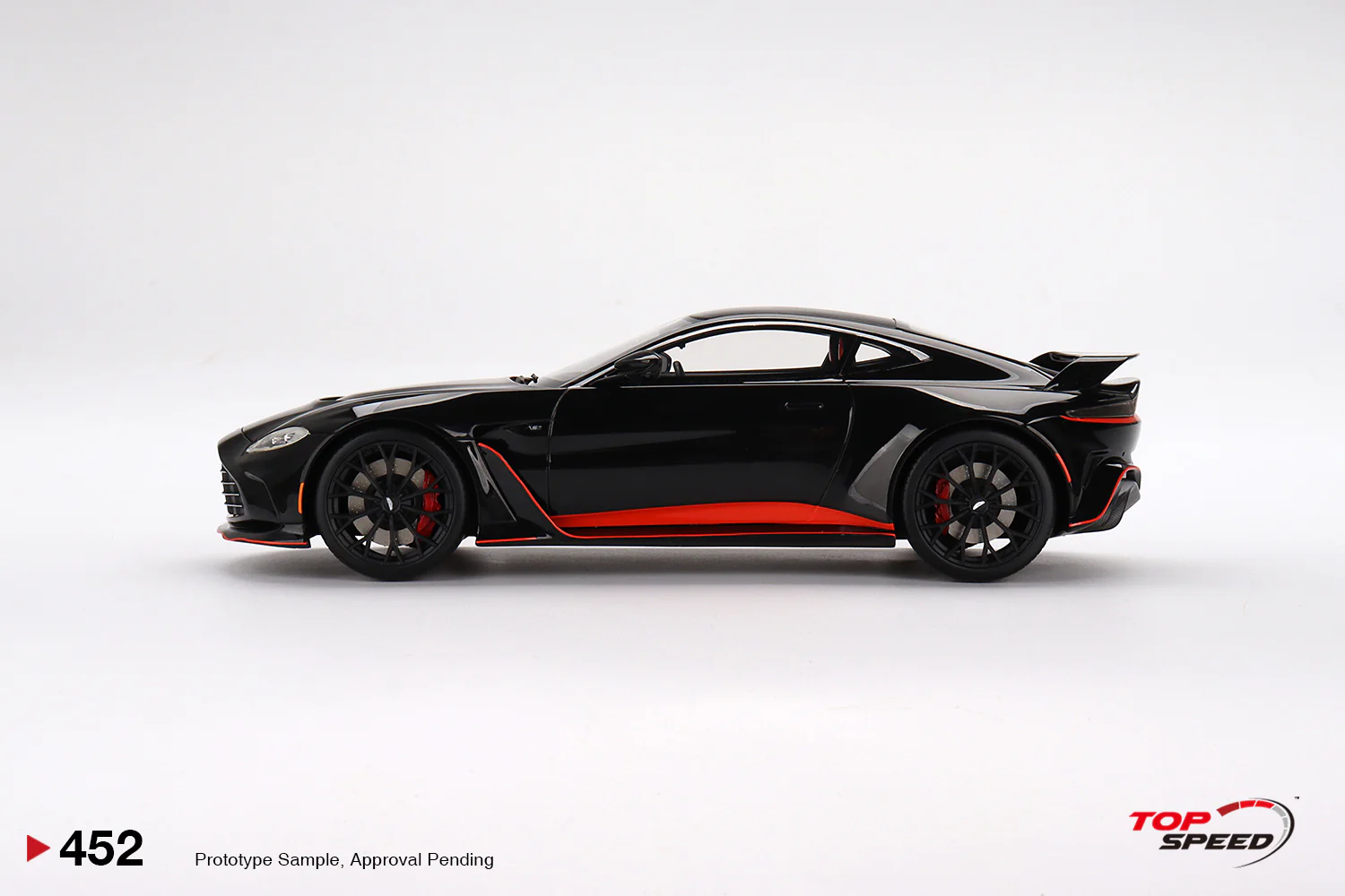 Topspeed 1:18 Aston Martin V12 Vantage Jet Black - Image 3