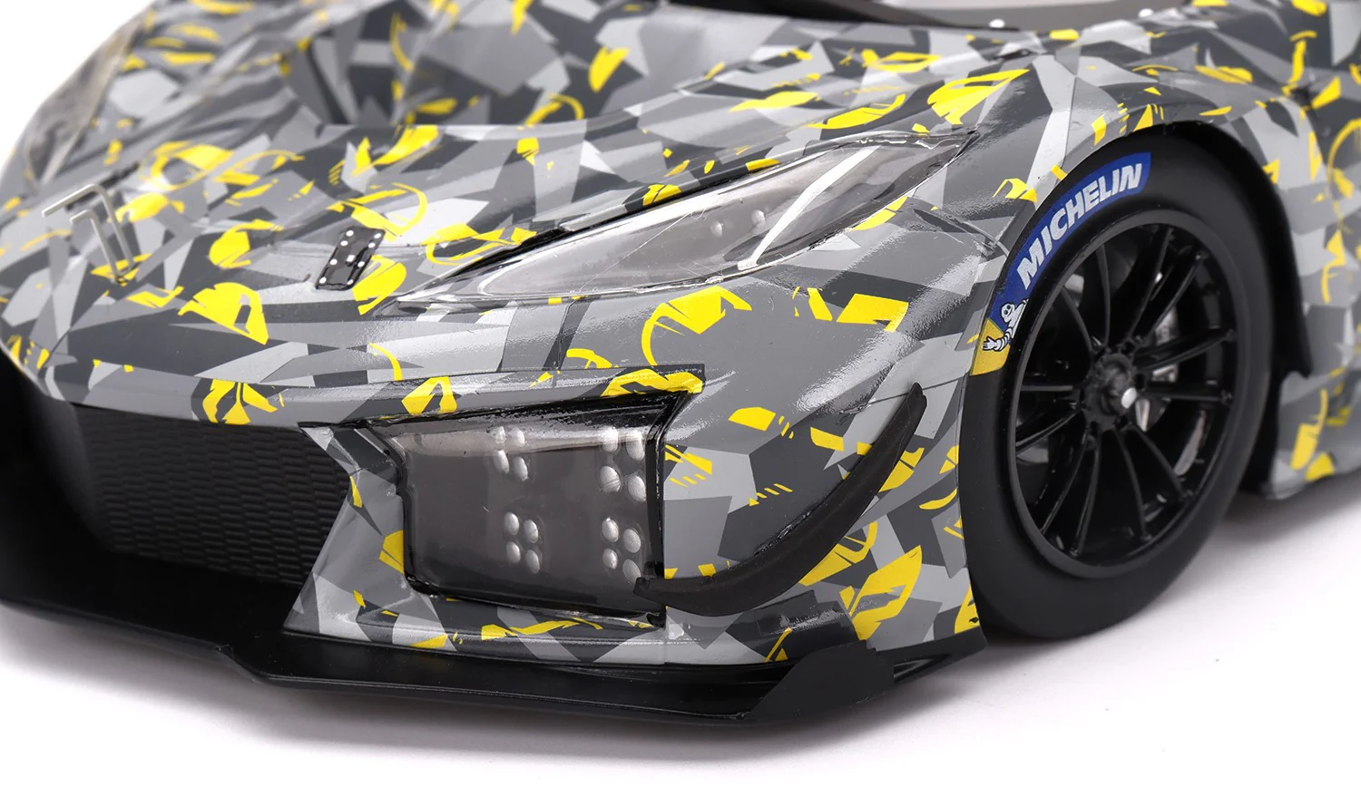 Topspeed 2022 Chevrolet Corvette C8 Z06 GT3.R Sebring Test Car Camo 1:18 - Image 4