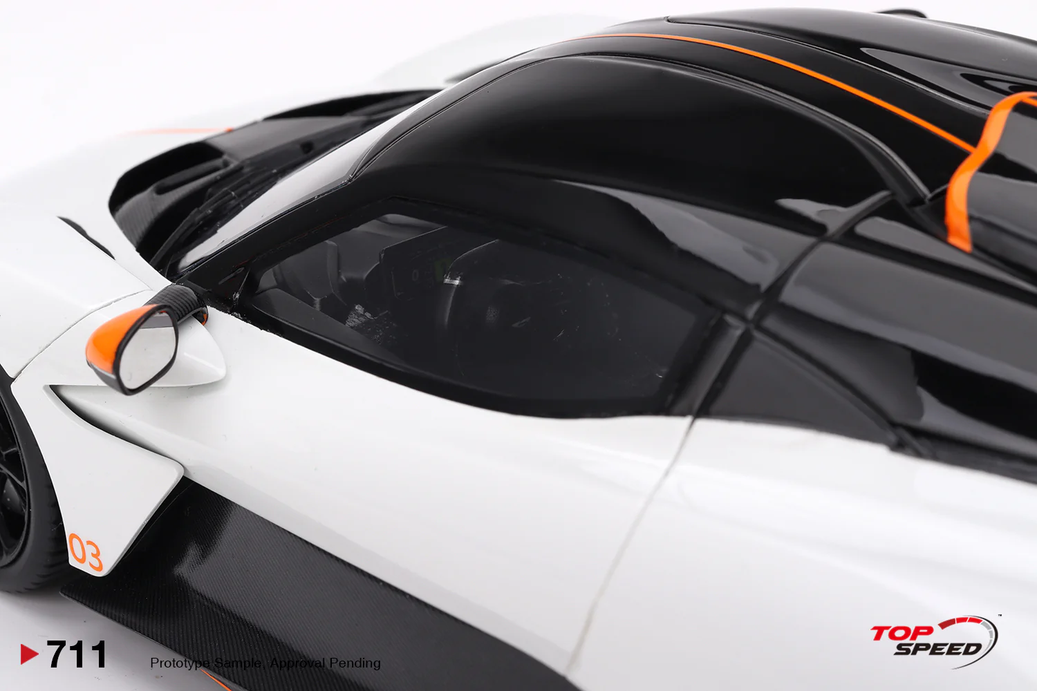 Topspeed Aston Martin Valhalla Lunar White 1:18 - Image 5