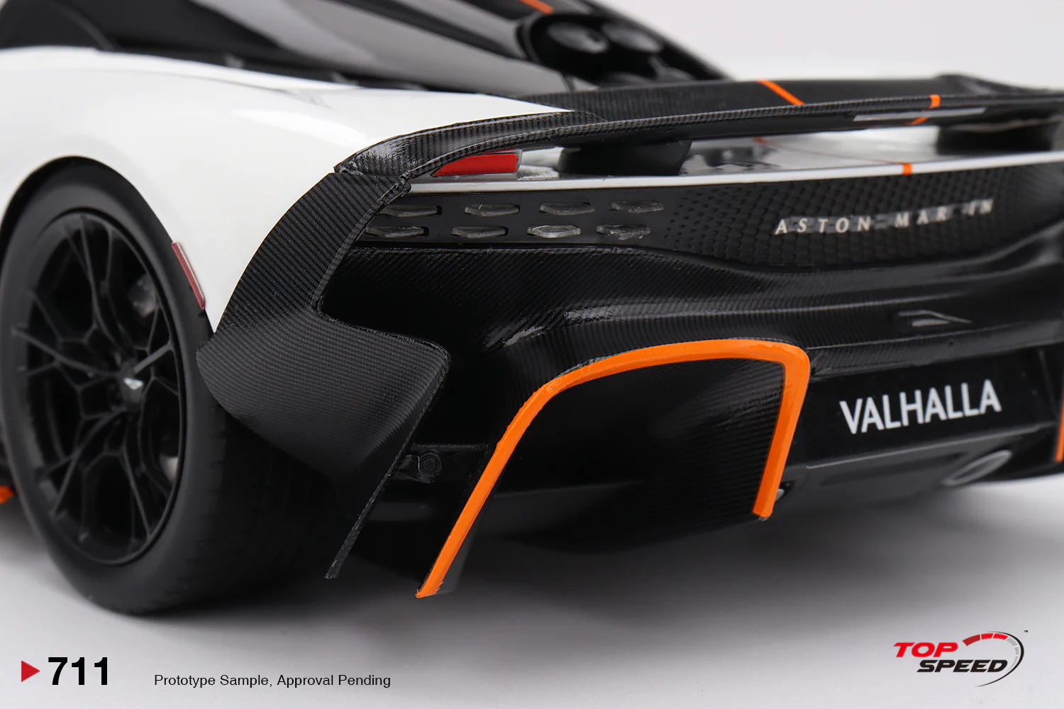 Topspeed Aston Martin Valhalla Lunar White 1:18 - Image 6