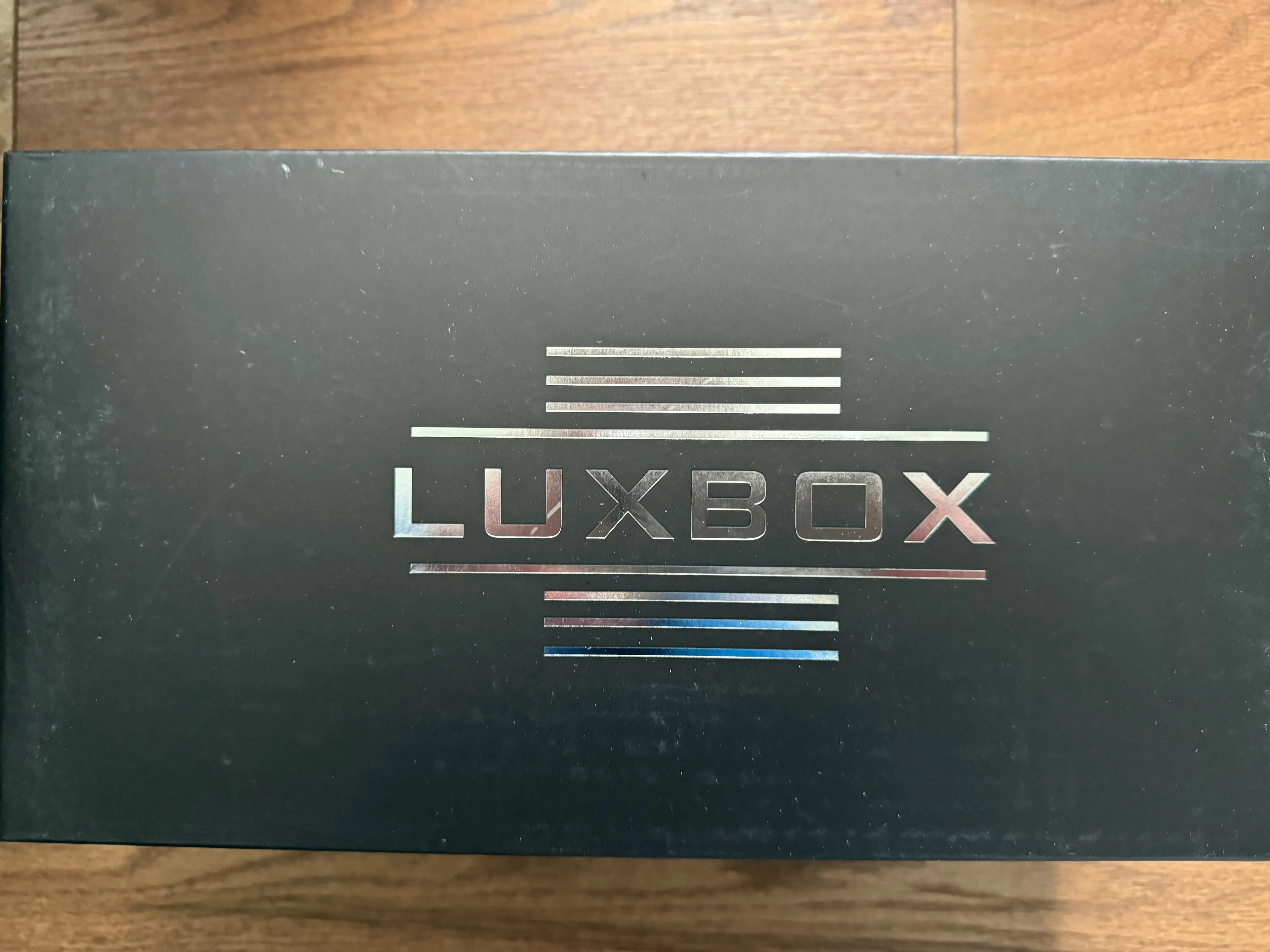 Luxbox Display Case with Black Leather (synthetic) Base 1:18 - Image 5