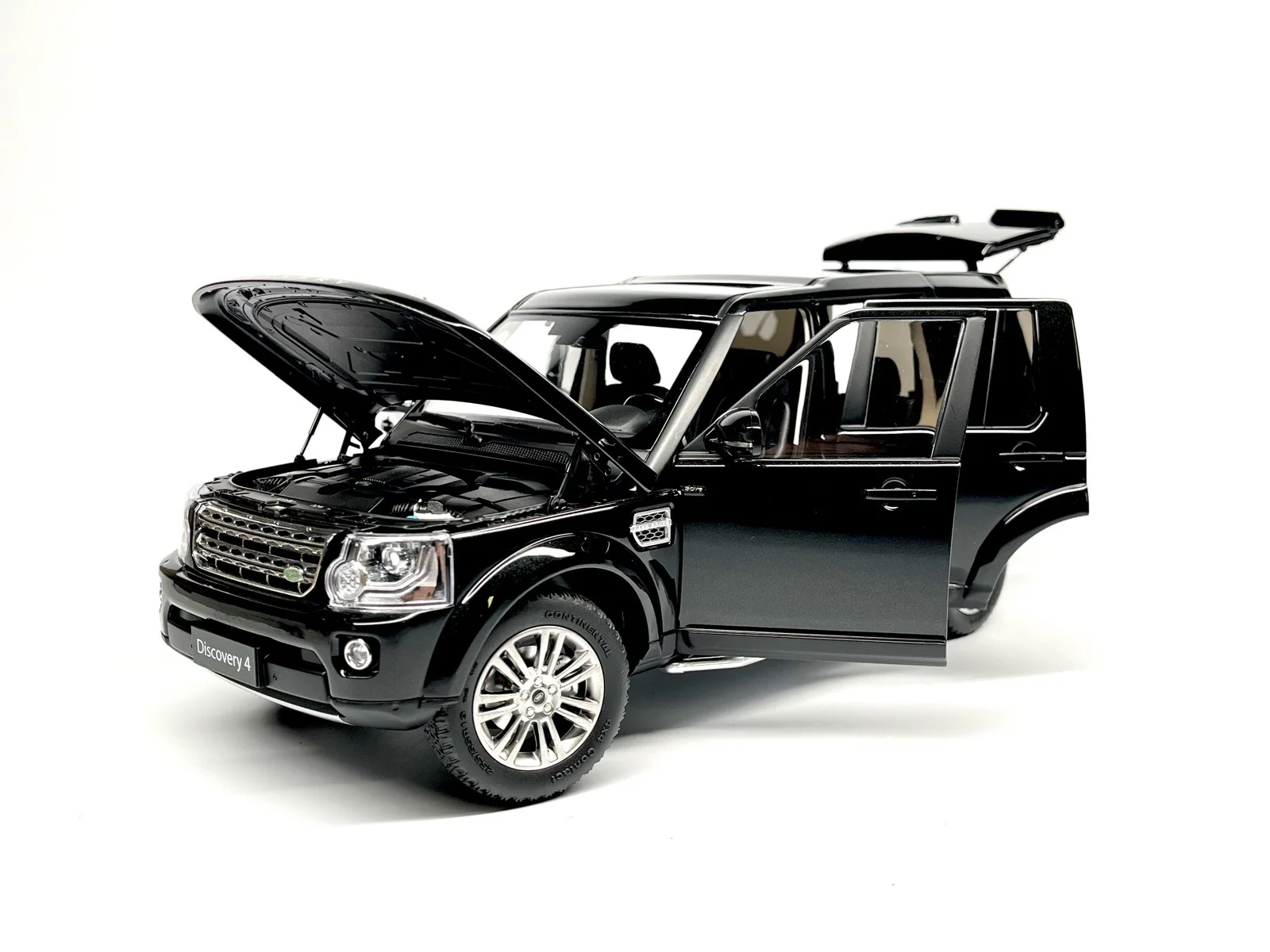 Whelart 2019 Land Rover Discovery 4 LR4 Black Metallic 1:18 - Image 5